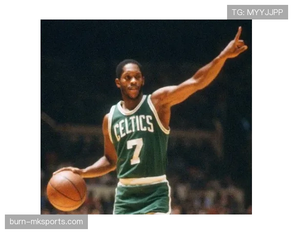 内特·阿奇博尔德无球跑动主导进攻，改变70年代控卫角色