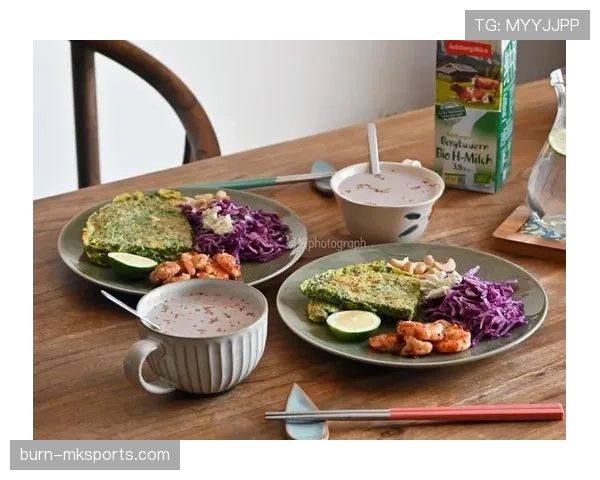 蔡赟家的早餐摆得像酒店自助，看到餐桌角落那件我彻底懵了